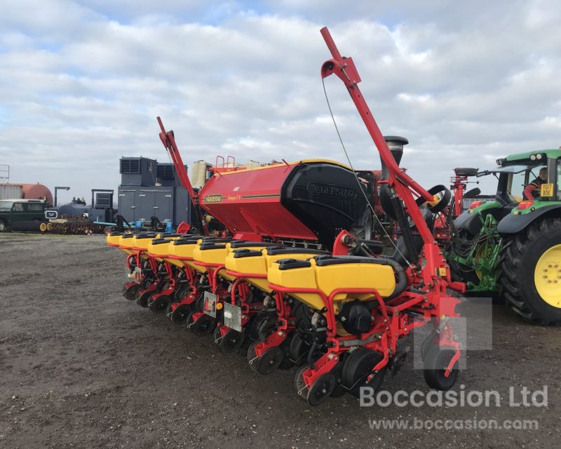 For sale Vaderstad Tempo F 8 rows 75cm maize seeder c/w fert and micro