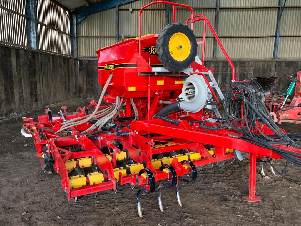 For sale Vaderstad Rapid RDA 400S 4m hydfolding minimum till drill