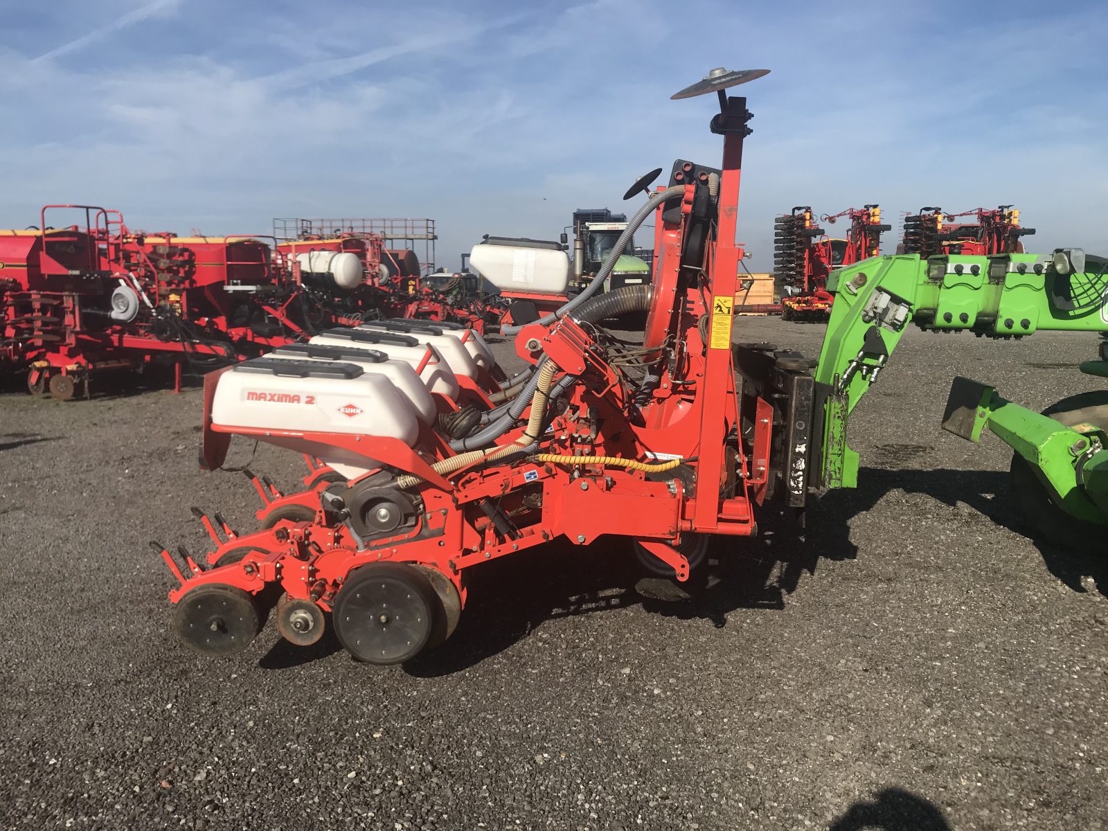 For sale 2012 KUHN Maxima2 6 rows telescopic maize drill. Boccasion