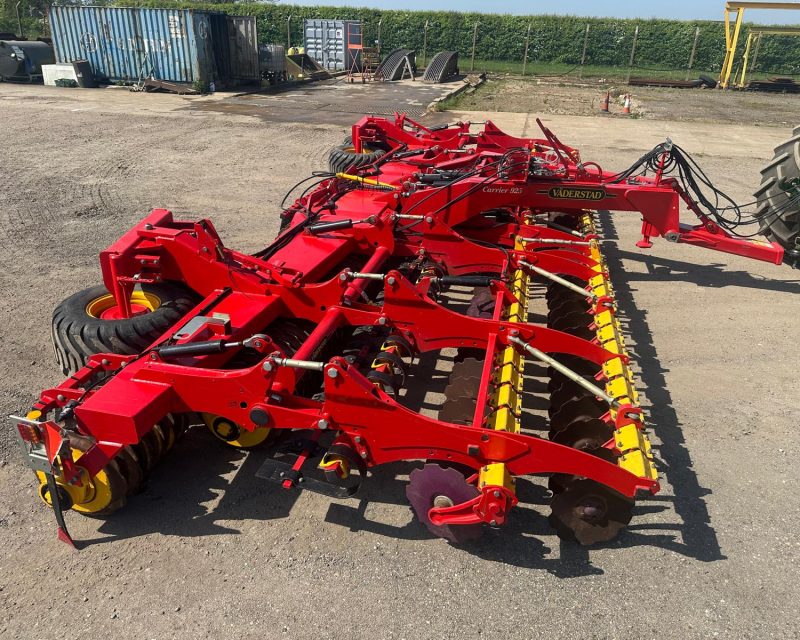 Vaderstad Carrier CR 925 cultivator