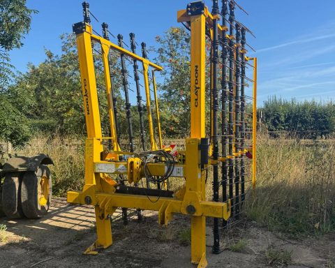 Claydon 7.5m hyd folding straw rake