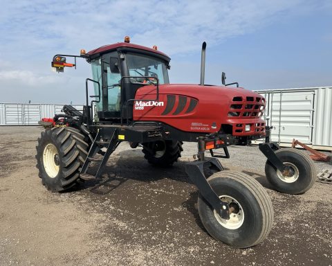 MacDon M155 Swather c/w 20′ Header