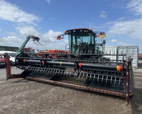 MacDon M155 Swather c/w 20′ Header