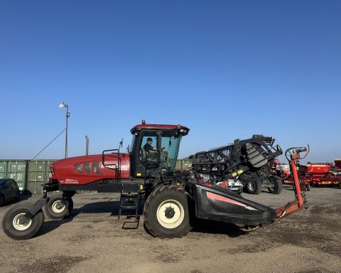 MacDon M155 Swather c/w 20′ Header