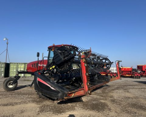 MacDon M155 Swather c/w 20′ Header