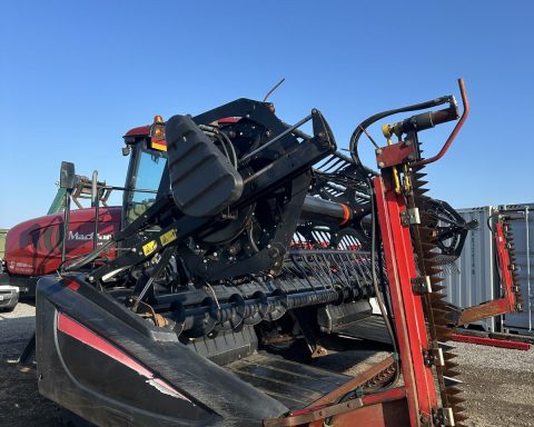 MacDon M155 Swather c/w 20′ Header