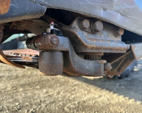 MacDon M155 Swather c/w 20′ Header