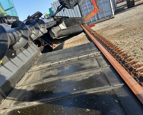 MacDon M155 Swather c/w 20′ Header