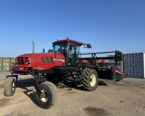 MacDon M155 Swather c/w 20′ Header