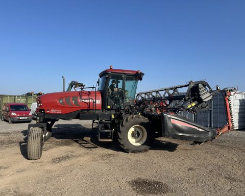 MacDon M155 Swather c/w 20′ Header