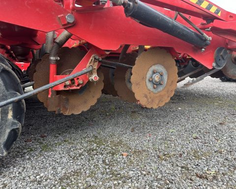Vaderstad Rapid RDA 400S system Aggressive