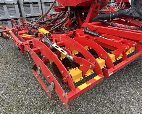 Vaderstad Rapid RDA 400S system Aggressive