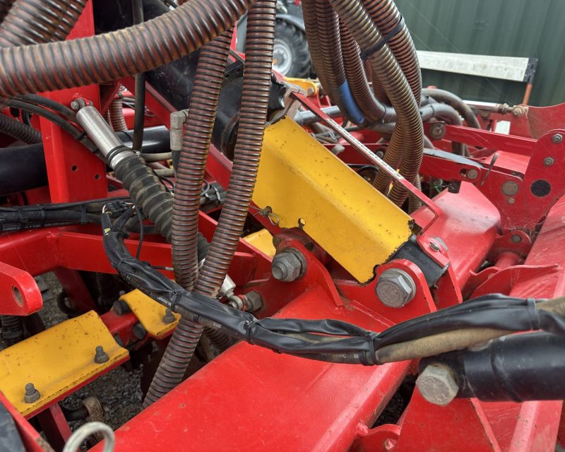Vaderstad Rapid RDA 400S system Aggressive