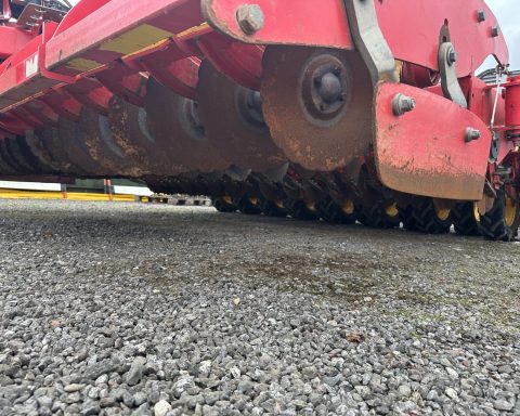 Vaderstad Rapid RDA 400S system Aggressive