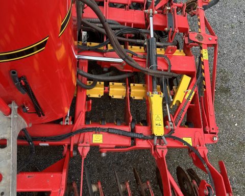 Vaderstad Rapid RDA 400S system Aggressive