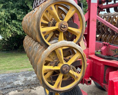 Vaderstad Rexius Twin RST 630 trailed press