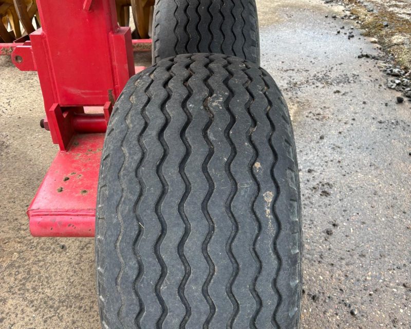 Vaderstad Rexius Twin RST 630 trailed press