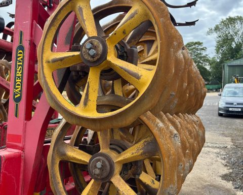 Vaderstad Rexius Twin RST 630 trailed press