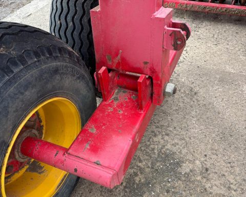 Vaderstad Rexius Twin RST 630 trailed press