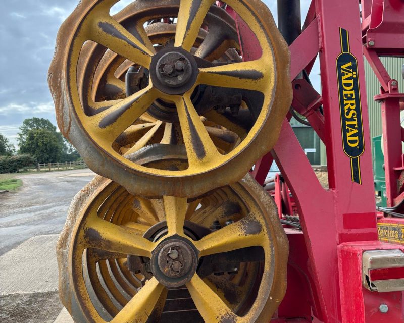 Vaderstad Rexius Twin RST 630 trailed press