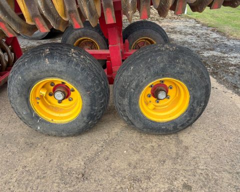 Vaderstad Rexius Twin RST 630 trailed press