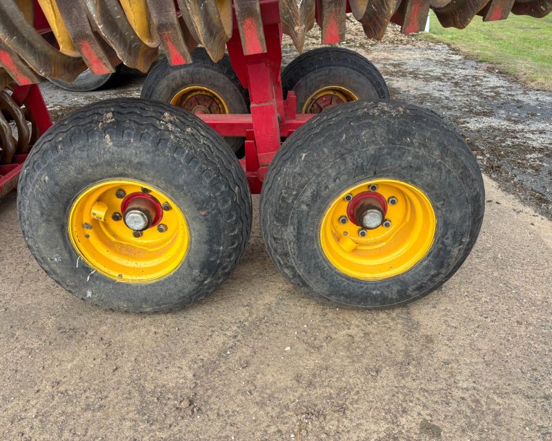Vaderstad Rexius Twin RST 630 trailed press