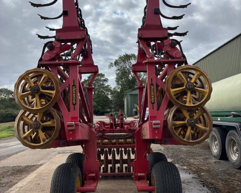 Vaderstad Rexius Twin RST 630 trailed press