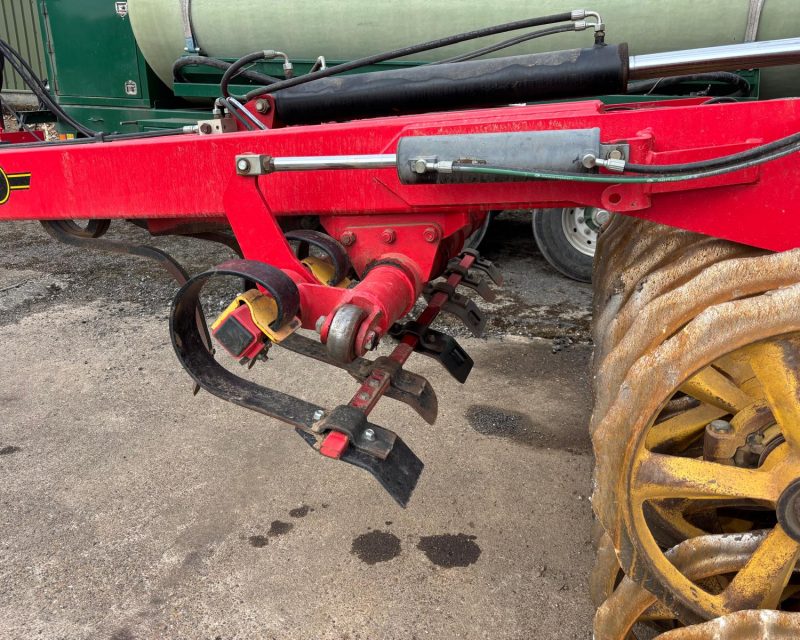 Vaderstad Rexius Twin RST 630 trailed press