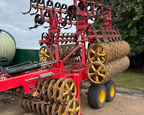 Vaderstad Rexius Twin RST 630 trailed press
