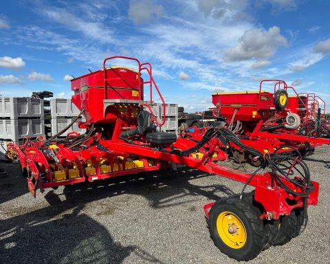 Vaderstad Rapid RDA 400S system Aggressive