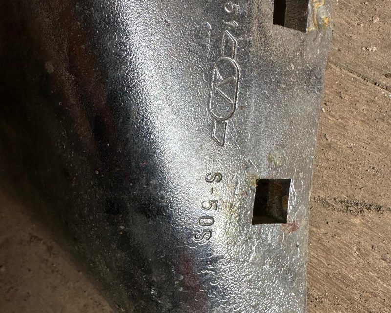 Vaderstad genuine left & right wear plates to fit Cultus cultivator – Part No’s 447151 / 447150