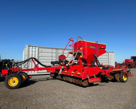 Vaderstad Rapid RDA 400S system Aggressive