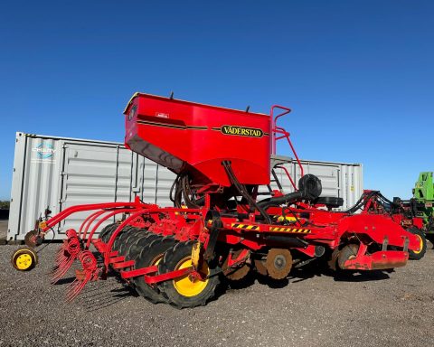 Vaderstad Rapid RDA 400S system Aggressive
