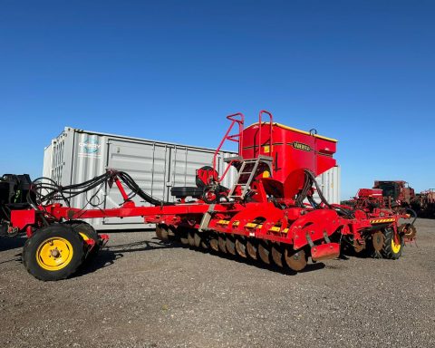 Vaderstad Rapid RDA 400S system Aggressive