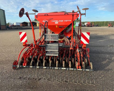 Kuhn 3m combination power harrow / drill