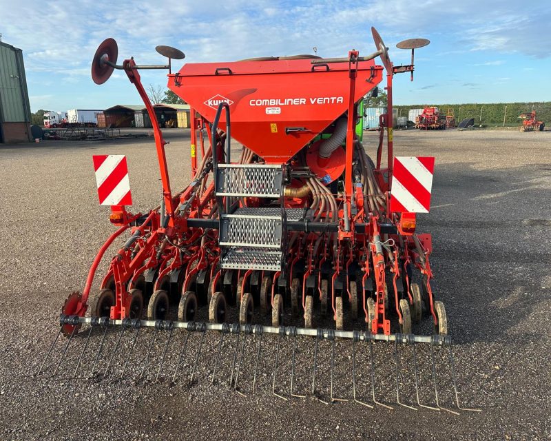 Kuhn 3m combination power harrow / drill