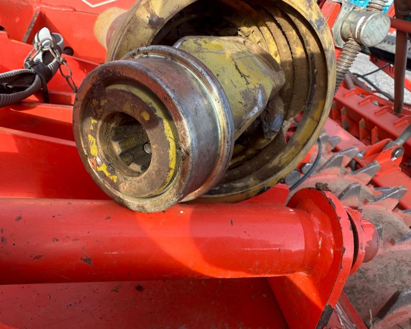 Kuhn 3m combination power harrow / drill