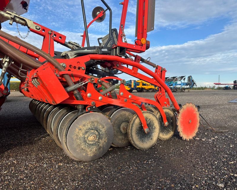 Kuhn 3m combination power harrow / drill