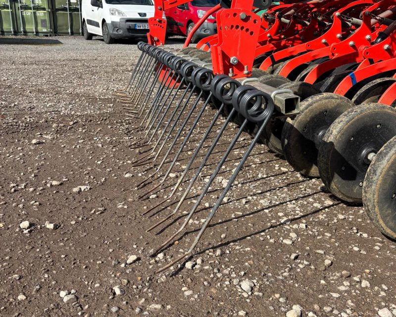 Kuhn 3m combination power harrow / drill