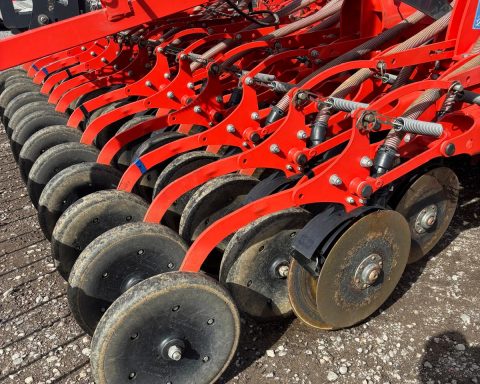 Kuhn 3m combination power harrow / drill