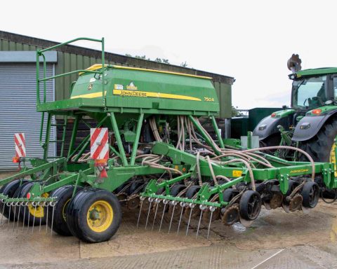John Deere 750A 6m