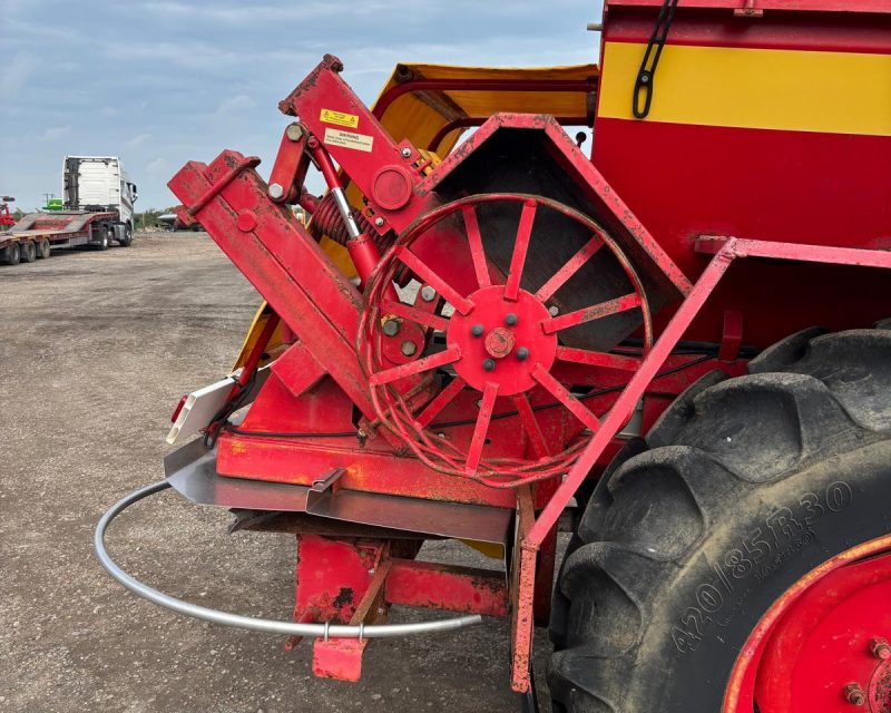Bredal B4 Fertiliser spreader