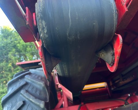Bredal B4 Fertiliser spreader