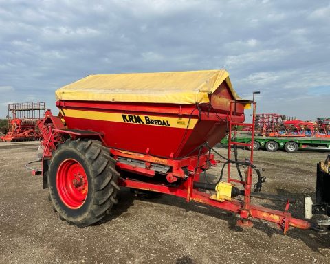 Bredal B4 Fertiliser spreader