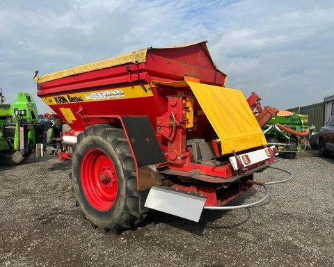 Bredal B4 Fertiliser spreader