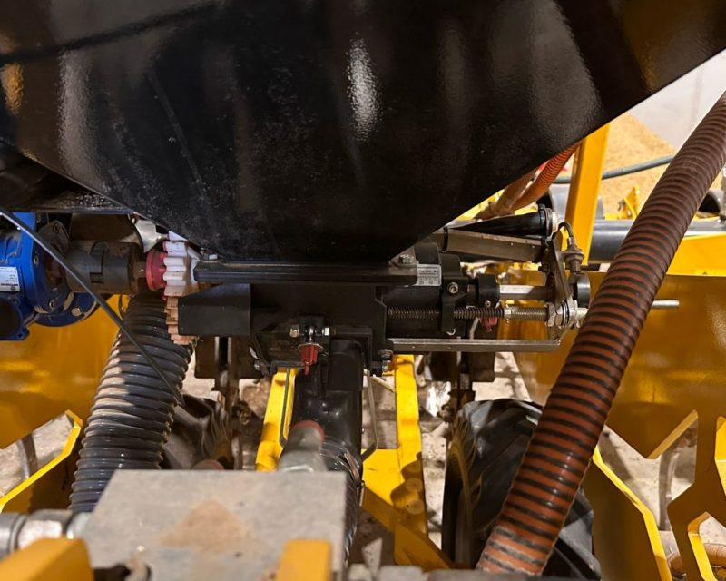 Claydon Hybrid 4m seed drill