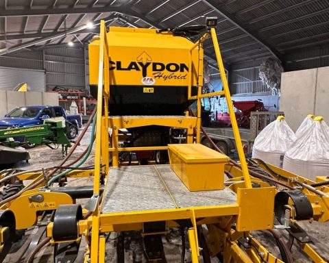 Claydon Hybrid 4m seed drill