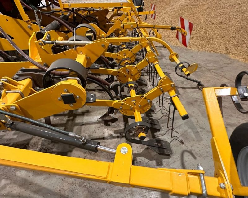 Claydon Hybrid 4m seed drill