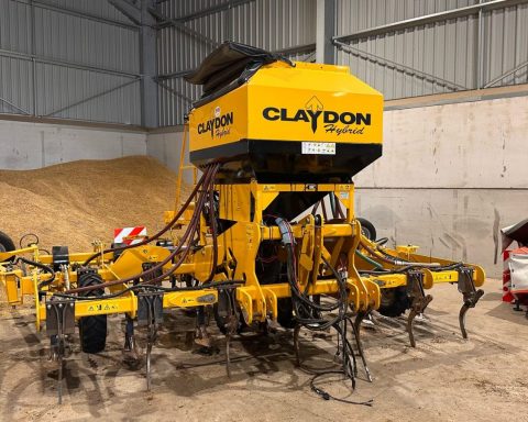 Claydon Hybrid 4m seed drill