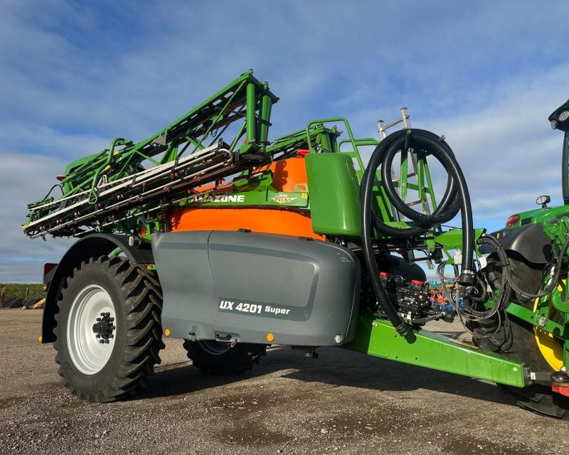 Amazone UX4201 Super Trailed Sprayer